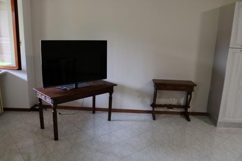 foresto-alloggio-glicine-casa-vacanza-cucina-soggiorno-tv