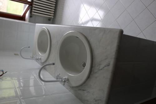foresto-alloggio-rosa-case-vacanza-bagno-2