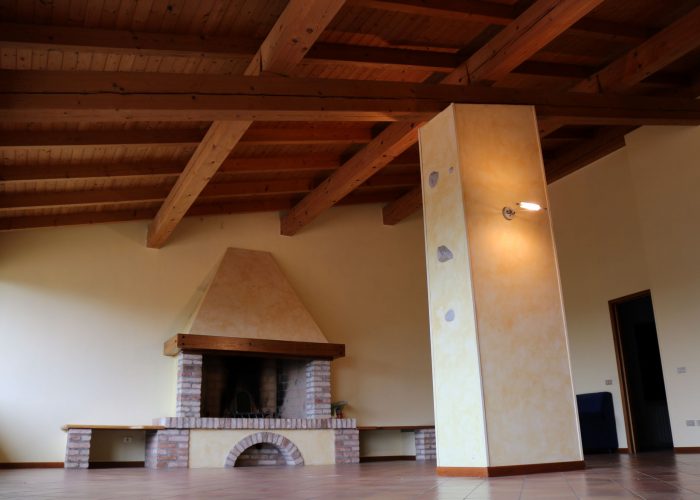 foresto-alloggio-rosa-casa-vacanza-legna alloggio foresto case vacanza